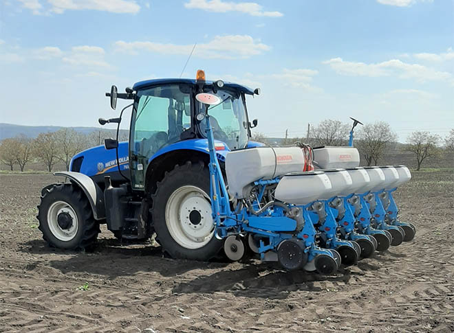 alt_Fotografia zilei – 24 aprilie 2020: semănatul loturilor demonstrative pentru „TehAgroFest - 2020”