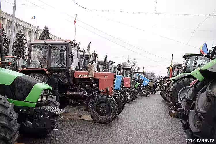 Agricultorii vor scoate tehnica agricolă în PMAN: anunță protest non-stop în perioada 7-30 iunie