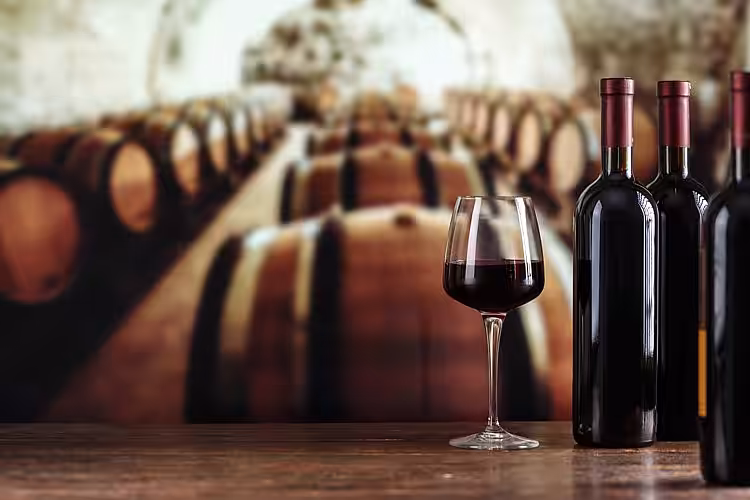 Producția mondială de vin a scăzut cu 10%