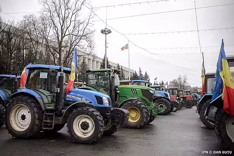 Fermierii reiau protestele: Suntem revoltați și fermi în apărarea dreptului nostru