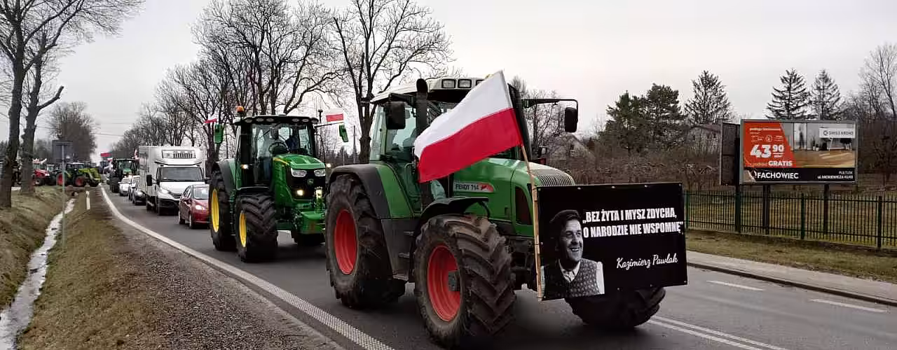 Fermierii polonezi blochează drumurile şi graniţa cu Ucraina într-un protest la scară naţională
