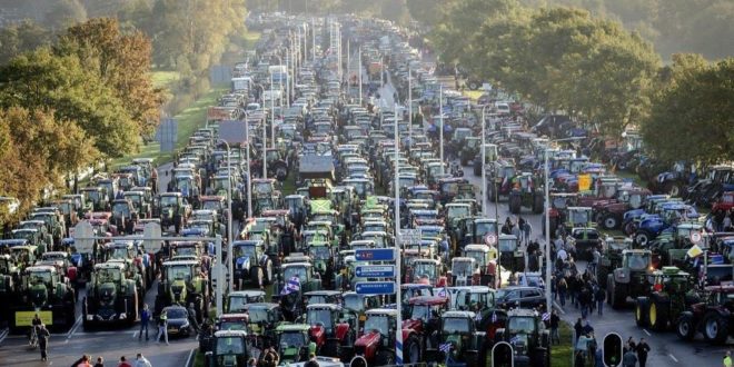 Agricultorii din Olanda protestează. Ei sunt nemulţumiţi de adoptarea măsurilor antipoluare