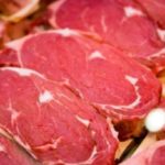 Stocurile de carne de porc se acumulează în UE din cauza coronavirusului şi pestei porcine
