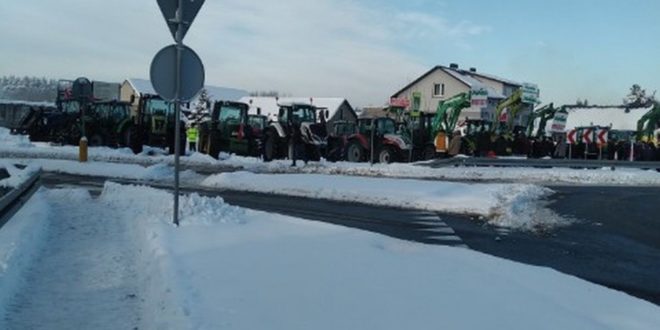 Protest major al fermierilor polonezi împotriva importurilor din Ucraina care îi lasă cu cerealele nevândute