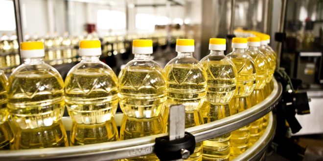 Abundența de ulei de floarea-soarelui din bazinul Mării Negre, în special din Ucraina, ține prețurile în jos. Sunt cu peste 30% mai mici ca anul trecut