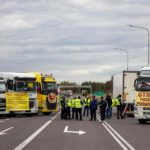 Șoferii polonezi de camioane au blocat frontiera cu Ucraina