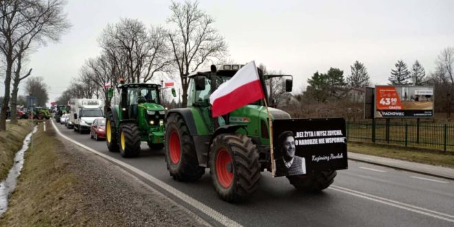 Fermierii polonezi blochează drumurile şi graniţa cu Ucraina într-un protest la scară naţională